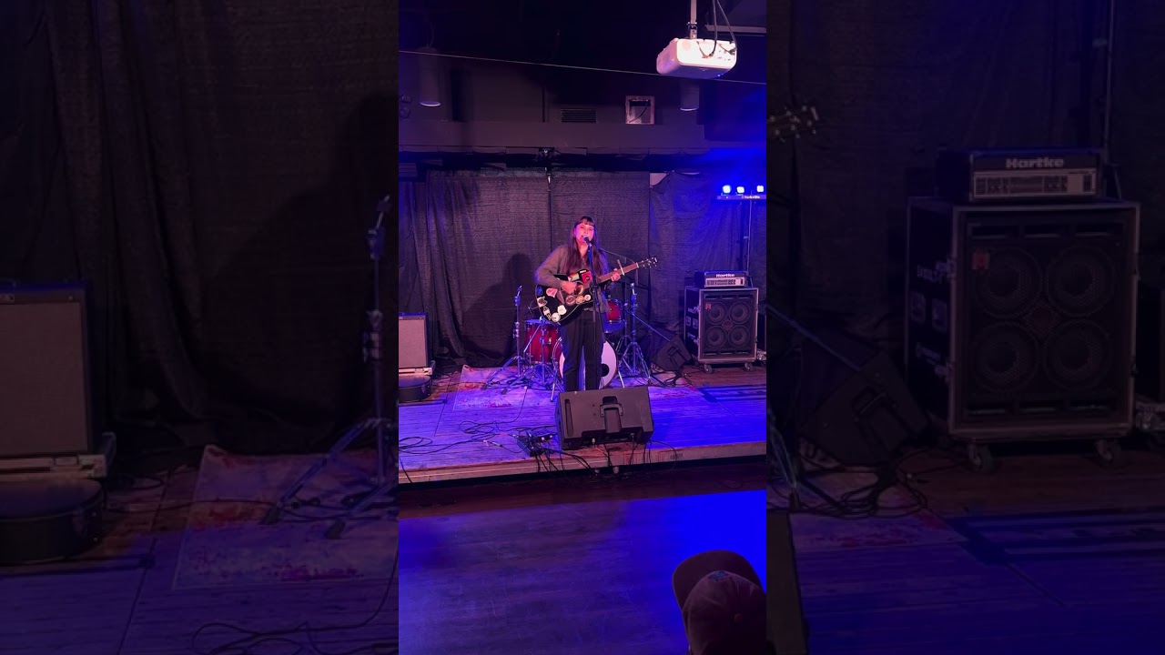 “woodstove” by June Hawthorn live at Sled Island 2025