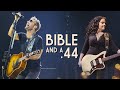 Capture de la vidéo Eric Church Calls Ashley Mcbryde On Stage To Perform "Bible And A .44"