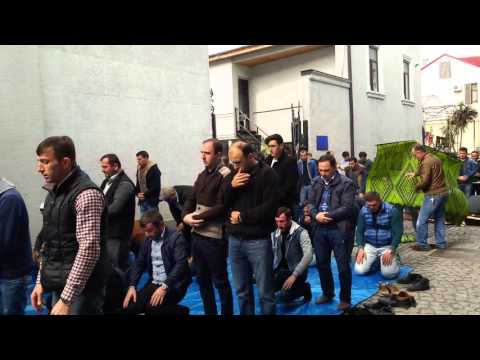 ბათუმის მეჩეთი პარასკევობით მლოცველს ვეღარ იტევს (04-03-2016)