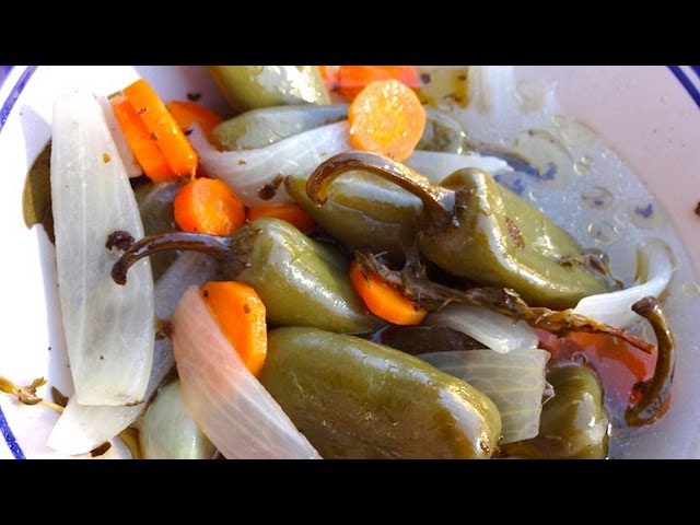 Jalapeños en Escabeche (Chiles en Vinagre) - Receta - YouTube