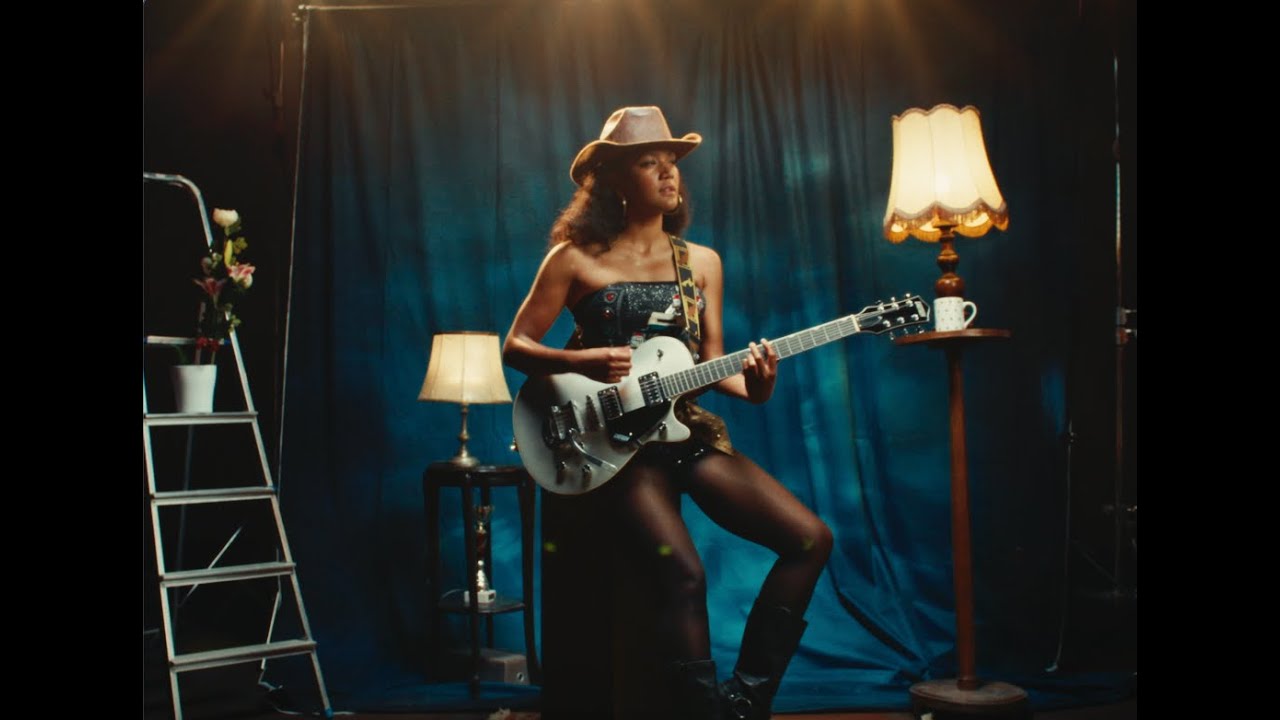 Watch Ursula - Rockstar (Clip Officiel) on YouTube Watch Ursula - Rockstar (Clip Officiel) on YouTube