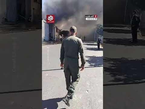شاهد حريق واسع يلتهم مصنع ا في مدينة الدار البيضاء وسط جهود مكثفة للحماية المدنية لإخماده