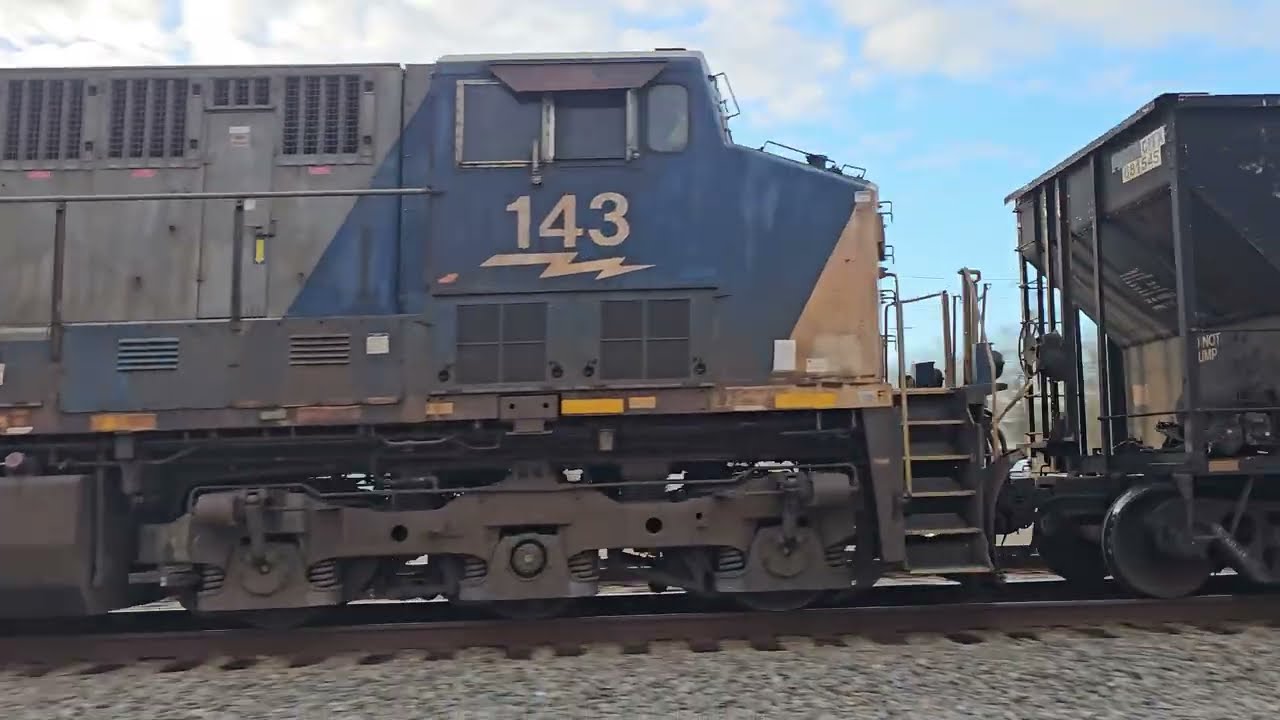 CSX L225/L607/C434 seen around Dunn NC Some SD70s CM44ACs and DPU sit back and enjoy 
