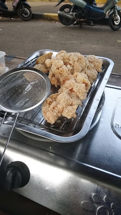 Dagang tahu walik dan ayam gunting