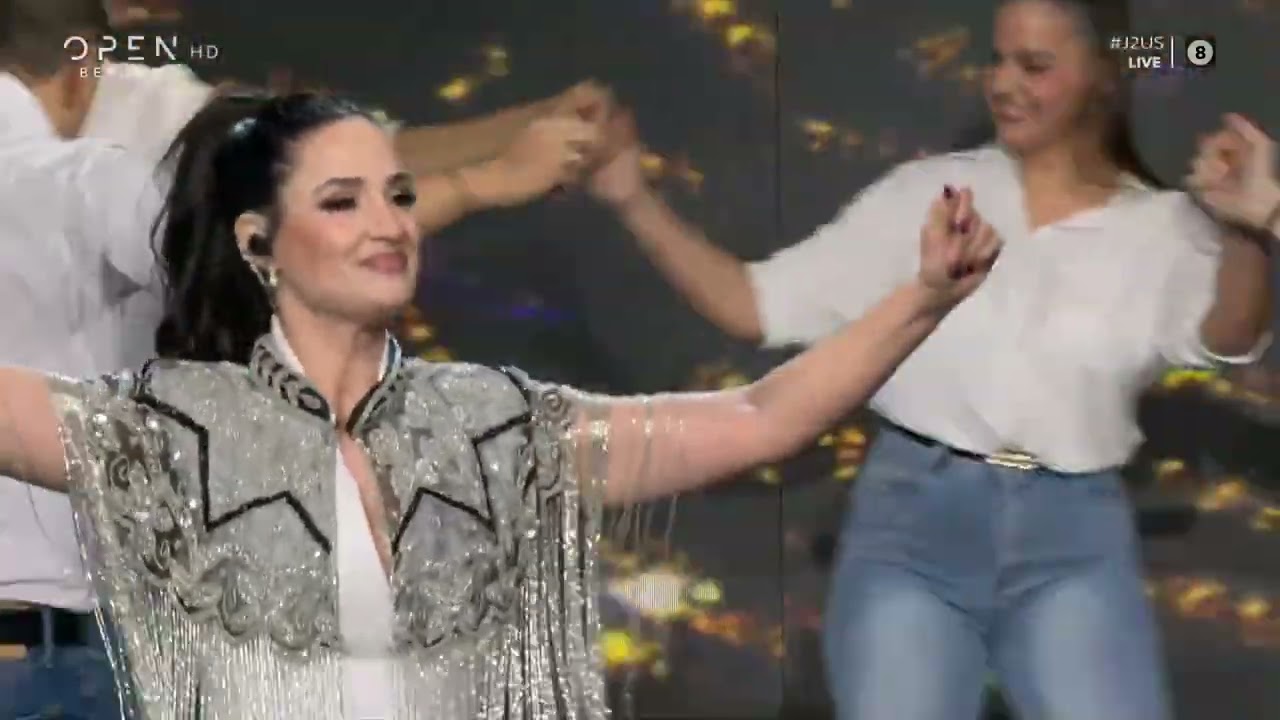 Just the 2 of Us!!!Χορευτική ομάδα Τα ΠεριστέριαΣτο τραγούδι η Ξένια Βέρρα 