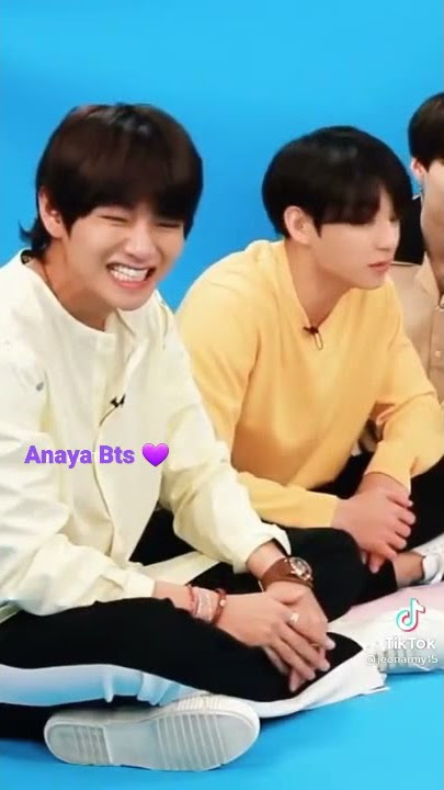 I think dog is scared of Taehyung 😅🤣😊