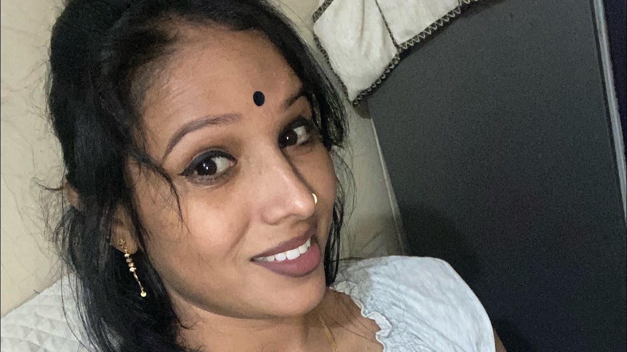 आलू के पराठे बना रहीं हूँ दोस्तों खा लो आप सभी 😋