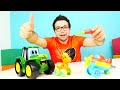 Çocuklar için eğlenceli video. Oyuncak traktör Johnny ile uçak ve at yapalım.