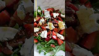 Strawberry & Blue Cheese Salad #healthylunch #salad Strawberry & Blue Cheese Salad #healthylunch #salad