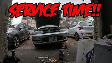 Full engine service on an R33 Nissan Skyline RB20e