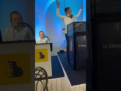 Some Dubstep for the בחרים🔥🔥 #dj #jewishwedding #justjewishthings #wedding