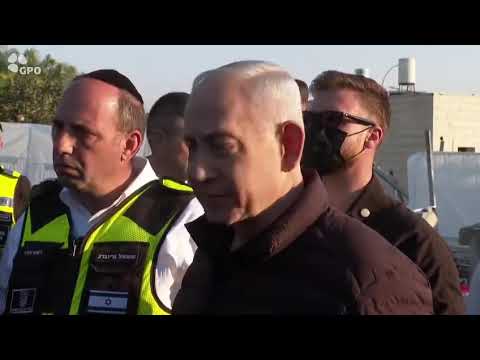ראש הממשלה בנימין נתניהו בזירת הנפילה בבית שמש:
