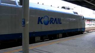 Korail 8262 leaving Dongdaegu station