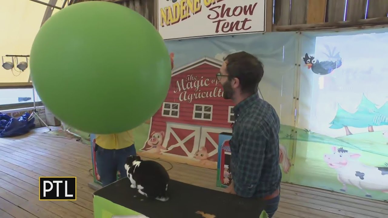 Boaz Frankel meets Grayson the Magician at the Washington County Agricultural Fair