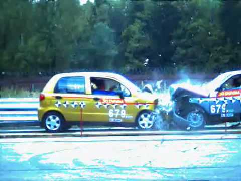 Vídeo: Prueba De Choque: Daewoo Matiz Y Vaz-2112. Ataque Frontal