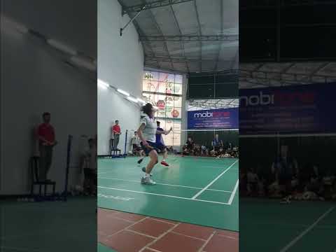 Video Đập cầu chuẩn vận động viên chuyên nghiệp tại giải... - youtube