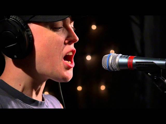 Lower Dens - To Die In L.A. (Live on KEXP) - YouTube
