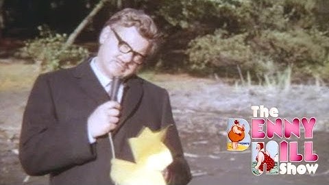 Benny Hill - Alan Whicker: Black Moor (1970)