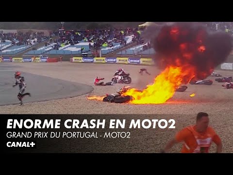 La pluie provoque un énorme crash - Grand Prix du Portugal - Moto2