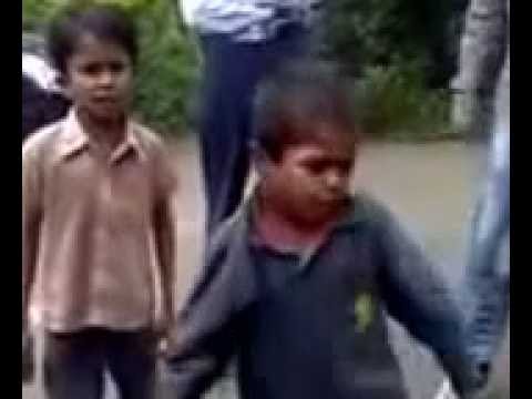 indian-street-kids-singing-song-in-public-funny-whatsapp-video