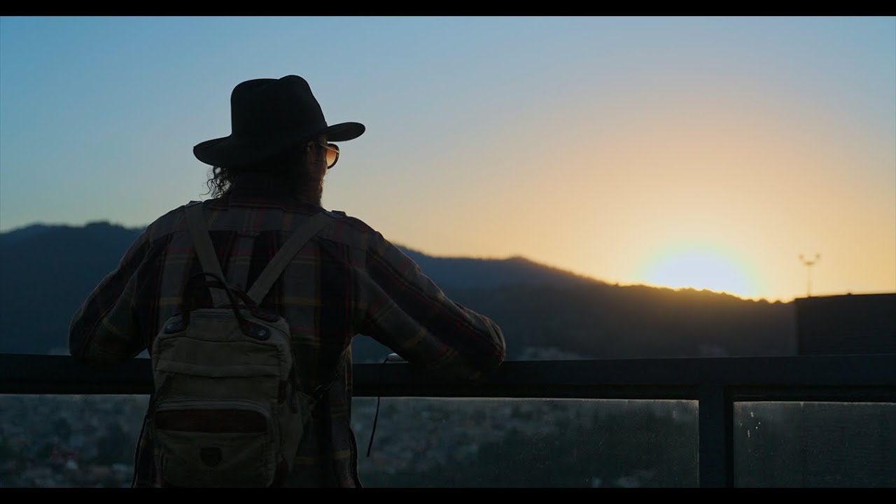 Reyli Barba - Tan Iguales Tan Distintos