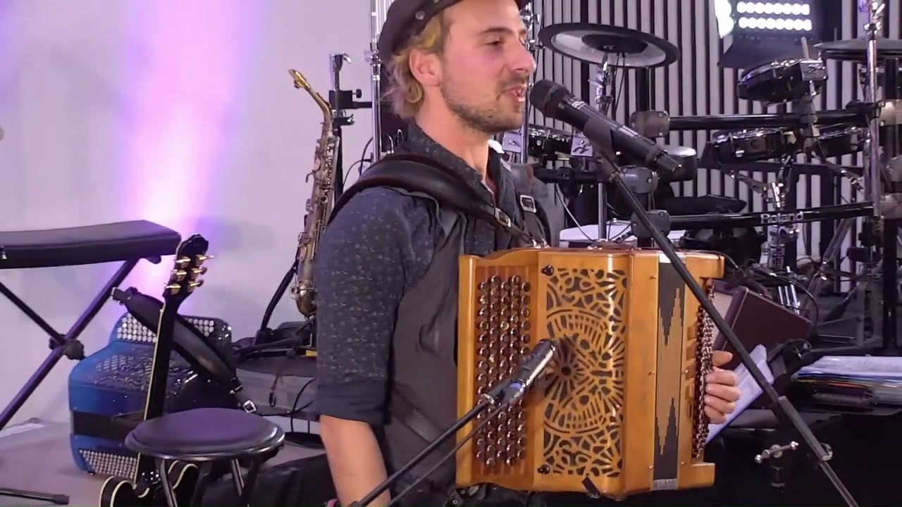 Julien Bohème - Dans ma rue -cover Edith Piaf version@Zaz_off (Festival National d'Accordeon  2025)
