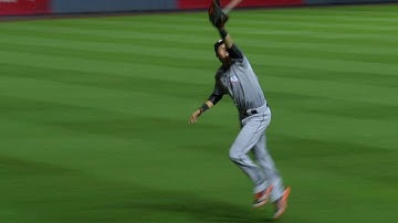 MIA@ATL: Yelich makes incredible diving catch