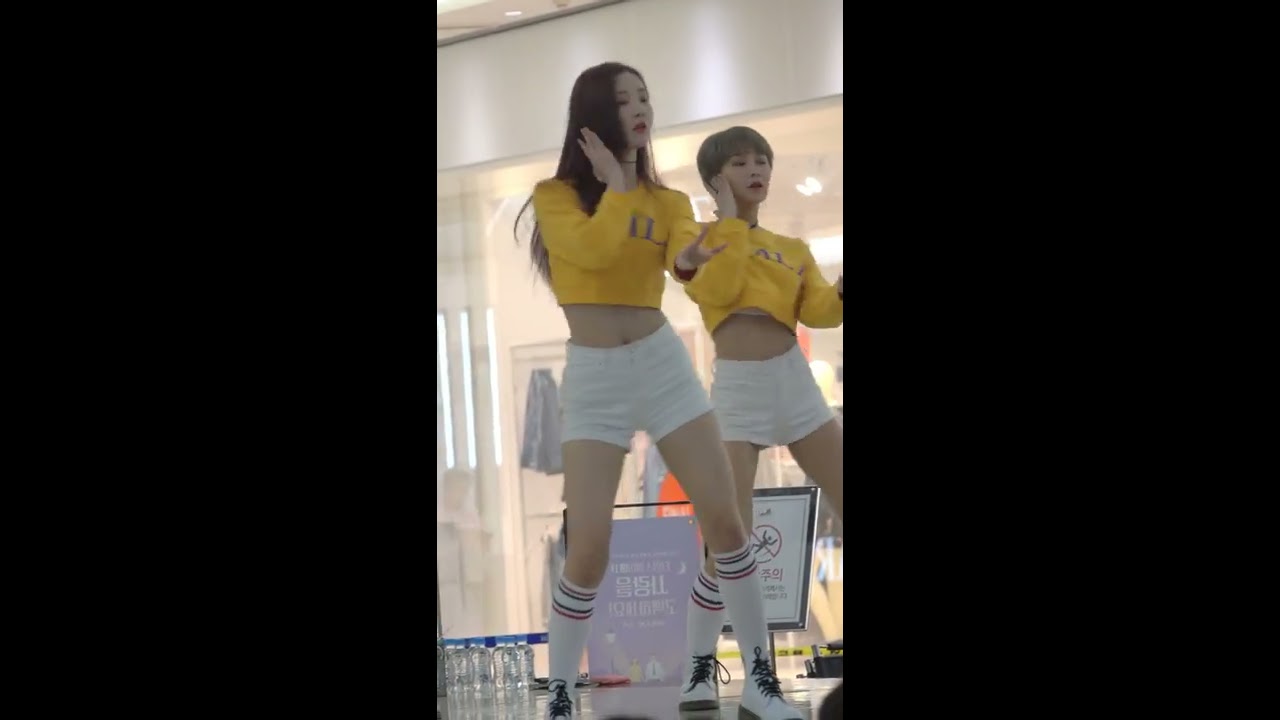 180121 영등포 타임스퀘어 모모랜드(MOMOLAND) 팬싸인회 연우-뿜뿜 4K 세로 직캠
