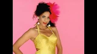 What's Love -  - Shaggy feat Akon (Official Music Video)