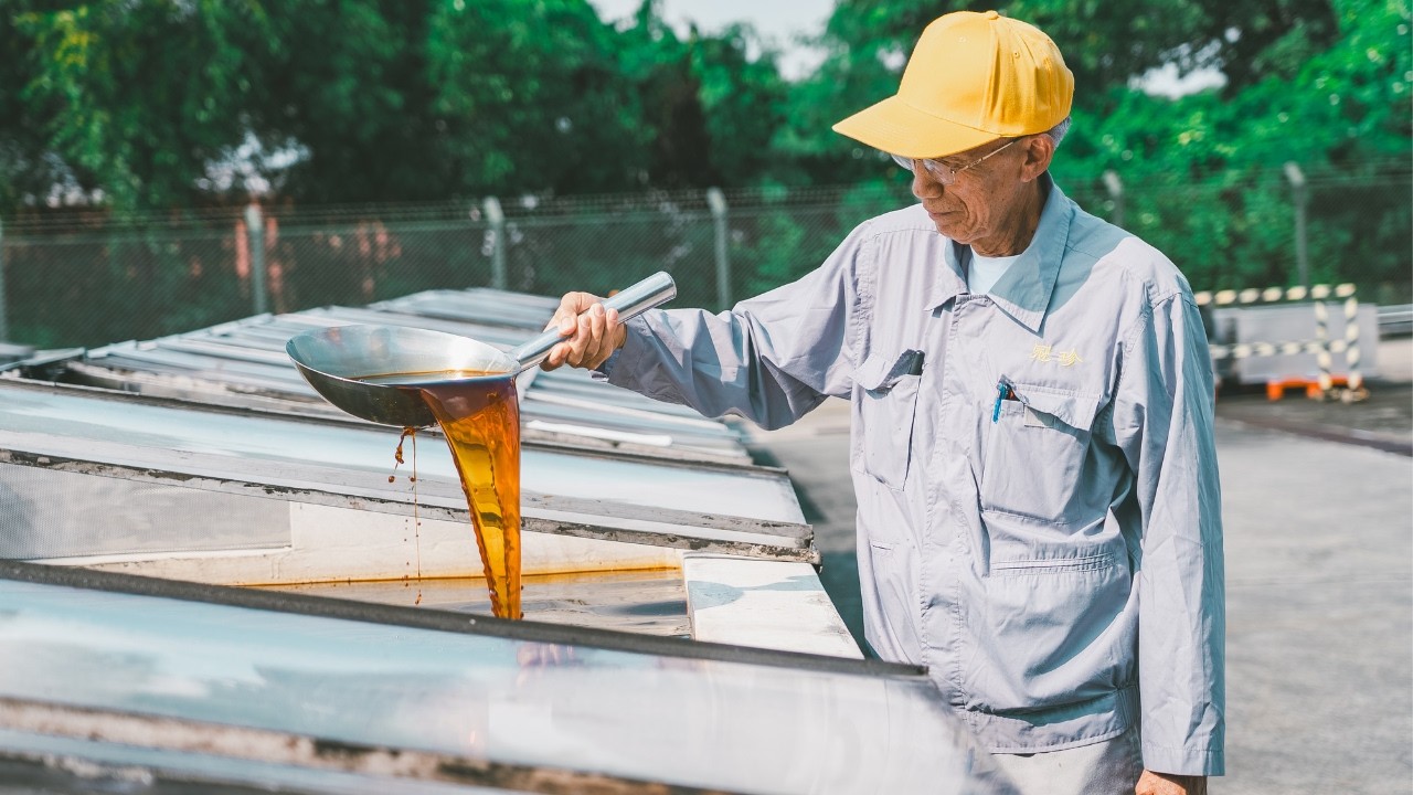 如何製作香港本地釀造豉油 - 冠珍醬園 How to make local soy sauce in Hong Kong - Koon Chun 