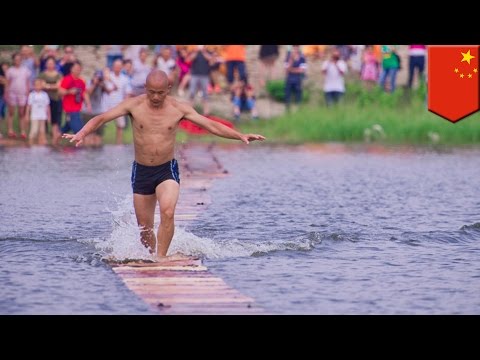 Wideo: Mnich Shaolin Przebiegł 125 Metrów Po Wodzie - Alternatywny Widok