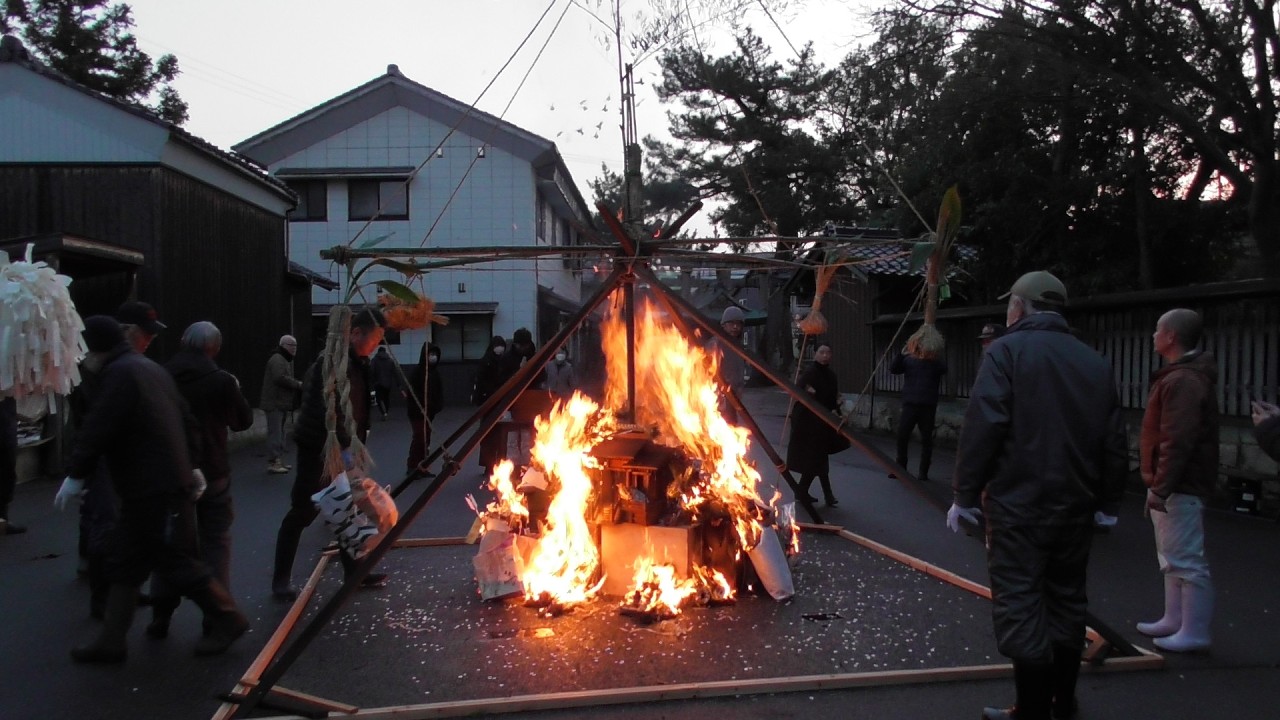 令和８年どんど焼き(八幡神社境内）