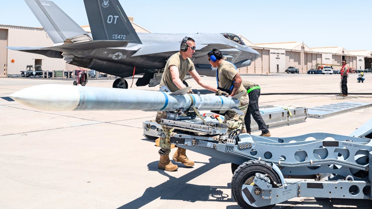 F-35 ile 1 Gün Geçirmek: 100 Milyon Dolarlık Görünmez Devle Tanışın!