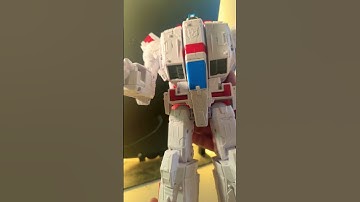 Sdcc jet fire!!! Quick review #transformers #hasbro #autobots