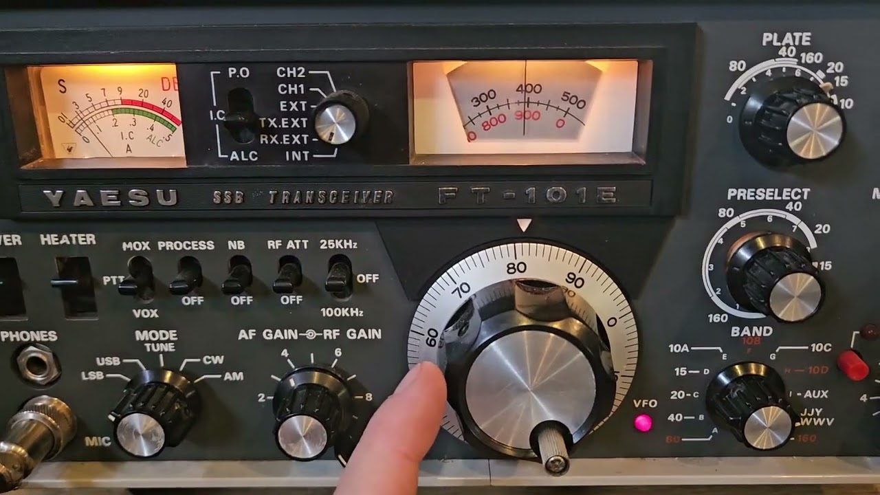 I'm shocked this Yaesu ft 101 e doesn't work on 11 meters - YouTube