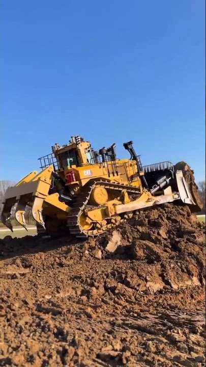 CATERPILLAR D11 BULL DOZER