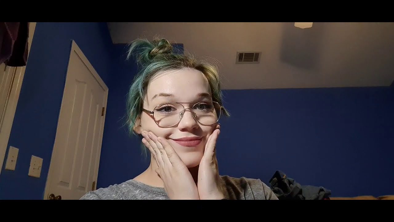 Makeup Collection of a 19 year old // 2020 makeup collection