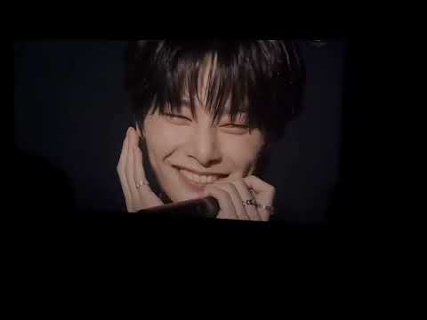 Straykids enjoying jeongin "Hug Me" performance😻🖤