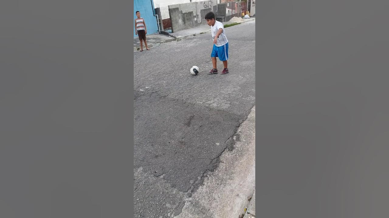 Jogo de futebol na rua YouTube Jogo de futebol na rua YouTube