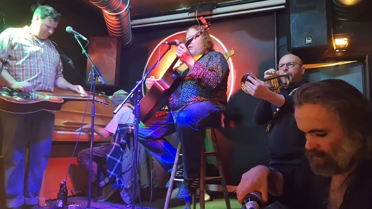 Artliners Berlin 04.05.25....bass Lukas Ramolla