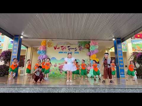 Tiết mục múa Chú Cuội chơi trăng - HS trường TH Thị Trấn biểu diễn.