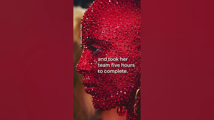 #DojaCat LOOKIN LIKE *SATAN* covered with 30,000 crystals at Paris fashion show
