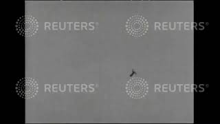 1932 USA: DEATH STALKS 'AKRON' Two of largest airship's landing crew perish in 200 ft fall, third