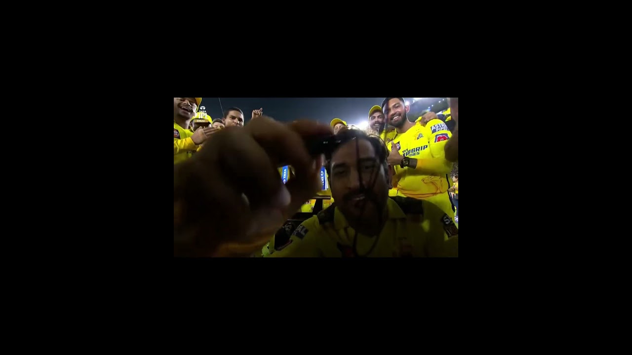 MS DHONI SIGNED THE CAMERA AFTER WINNING IPL TROPHY