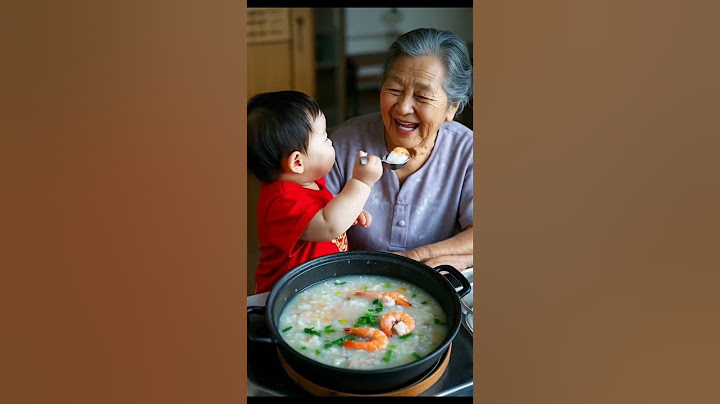 The baby cooks shrimp porridge to feed grandma #baby #grandma taking care of baby #cute #cutebaby