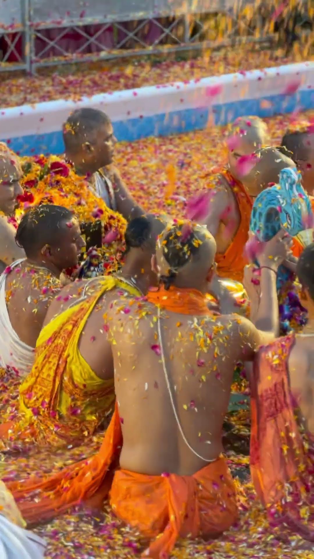 मोहन के मन को लुभाए गई रे बरसाने की छोरी राधा गोरी गोरी - Mohan Ke Man Ko Lubhaye Gayi Re Barsane Ki Chori Radha Gori Gori