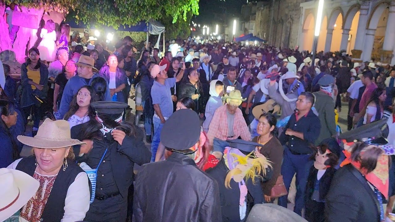 Lleno total en el último día de CARNAVAL en SAN JUAN MIXTEPEC 04/03/2025