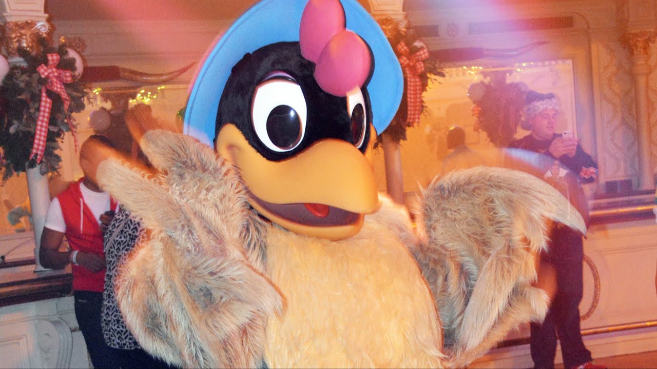 clara-cluck-horace-country-bears-holiday-dance-party-at-mickey-s-very