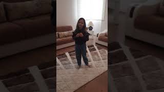 Ecem Naz 7 Yasinda İsti̇klal Marşi Okuyor