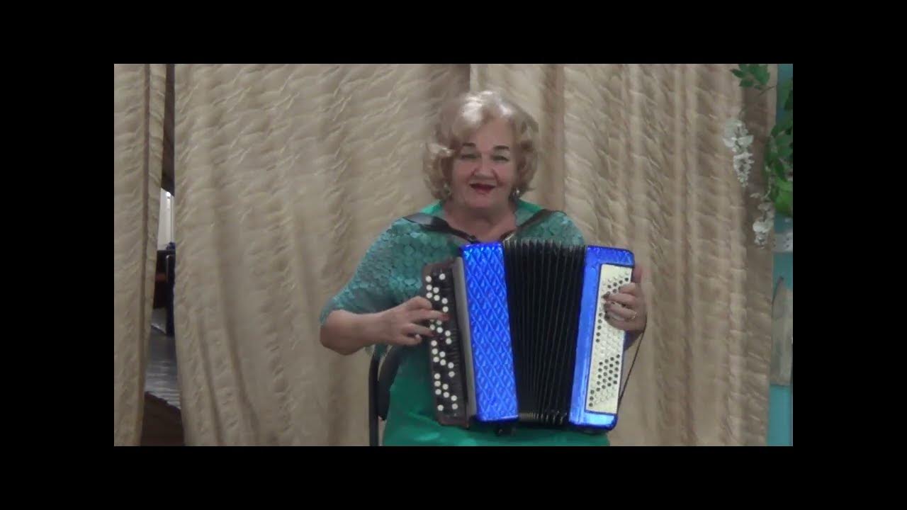 Песни семина полынь трава слушать. Поют на траве. Полынь трава песня. Мелодрама полынь трава горькая. Поют на траве.